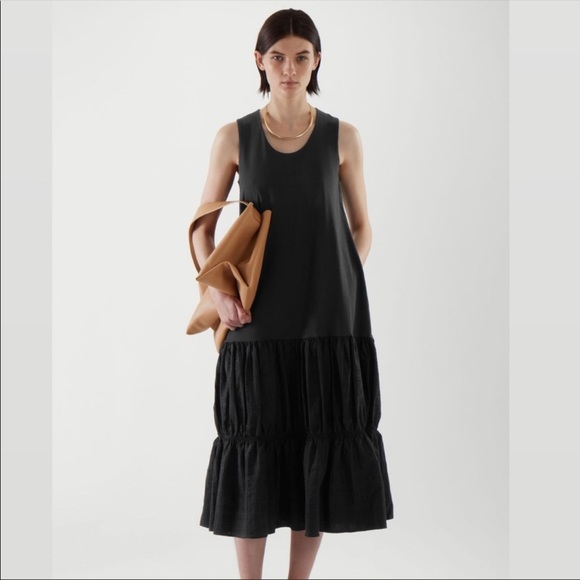 COS sleeveless tiered maxi dress - Picture 4 of 4
